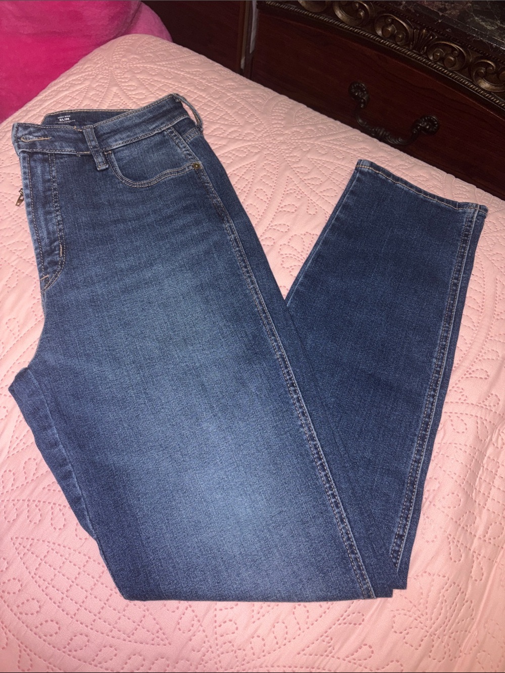 Old Navy Women's Skinny Jeans in Medium Blue Wash